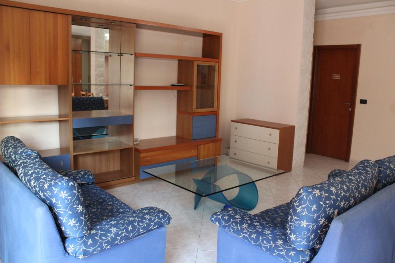 Bethel B&B Gela Bagian luar foto